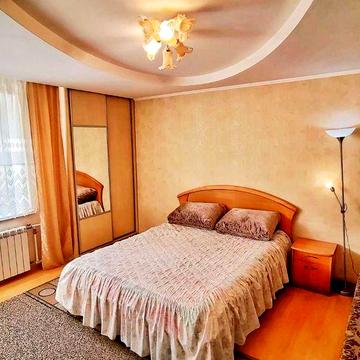 Однокімнатна затишна метро Палац Україна для однієї людини