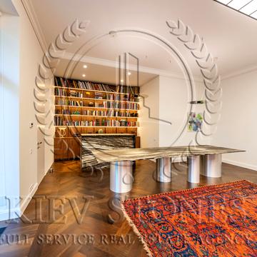 Академіка Богомольця вул., 5