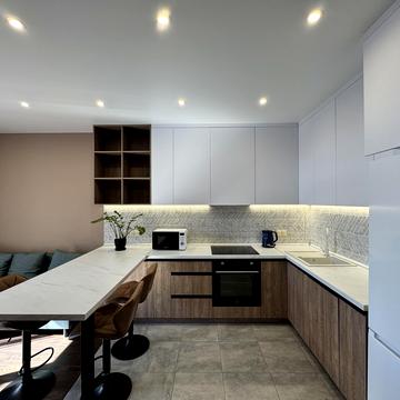 Салютна вул., 2-Б