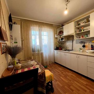 Металургів вул., 30