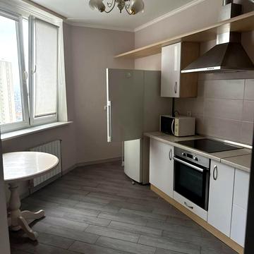 Бориса Гмирі вул., 8-Б