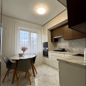 Володимира Вернадського вул., 42