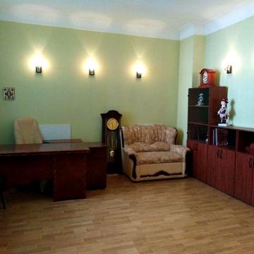 Оболонська вул., 39