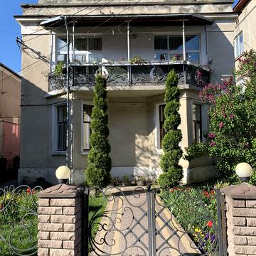 Степана Бандери вул., 14