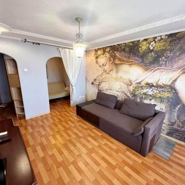 Менахем-Мендл Шнеєрсона вул. (Мініна), 7