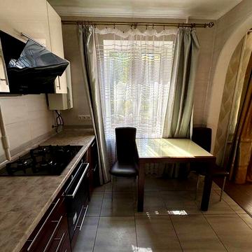 Довгострокова оренда 3к Квартира Антоновича Володимира вулиця