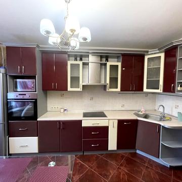 Європейського Союзу просп. (Правди), 31-А