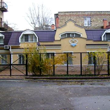 Пироговська вул., 1