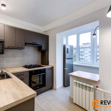 Чорнобильська вул., 11