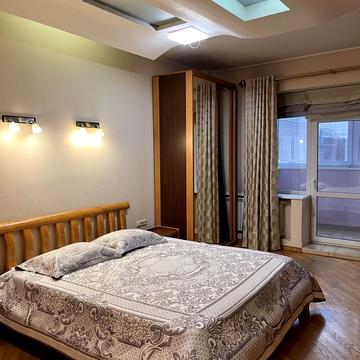 Прорізна вул., 3