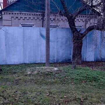 Продам пол дома! Центр.