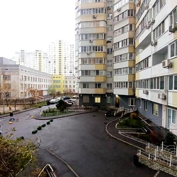 Драгоманова вул., 6/1