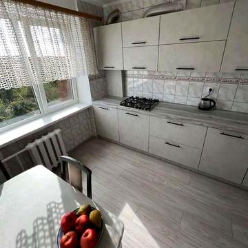 Продаю 3-кімнатну квартиру на Карнаухова