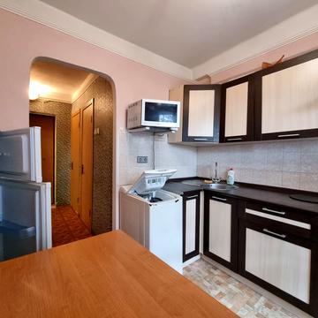 Богатирська вул., 10