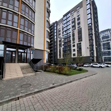 Героїв Миколаєва вул., 64