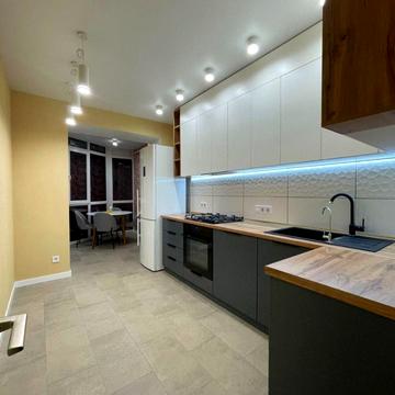 Набережна Перемоги вул., 42