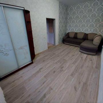 Котляревського поряд з Цум