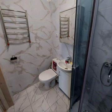 Котляревського поряд з Цум