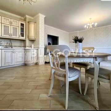 Раїси Окіпної вул., 10