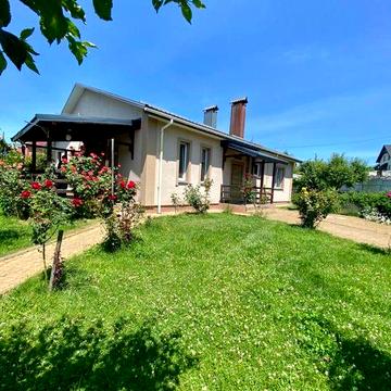 Просторий будинок з великою ділянкою. Є тераса та камін! 40168