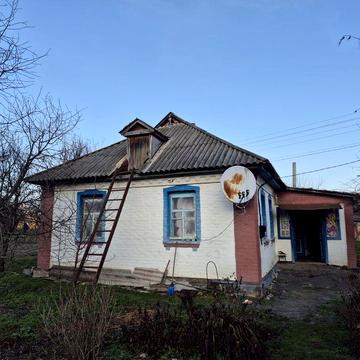 Продам будинок в селі.