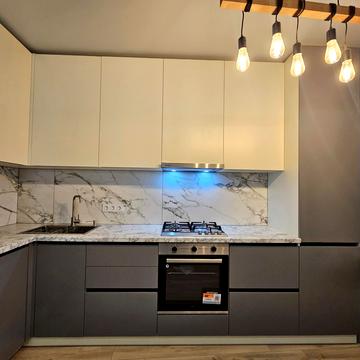 Героїв Небесної Сотні просп., 16/1