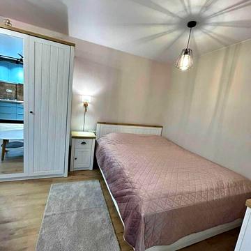 Дмитра Яворницького просп. (Карла Маркса), 2