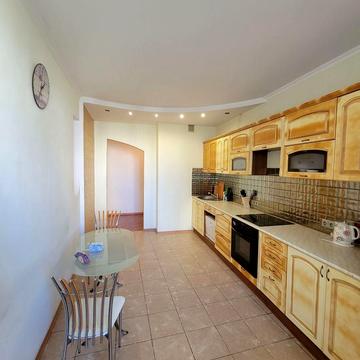 Дніпровська набережна вул., 25