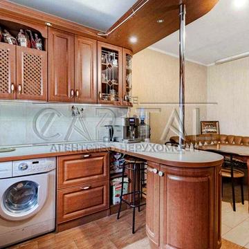 Продається 3-кімнатна квартира , по вул.Олени Пчілки 2Б