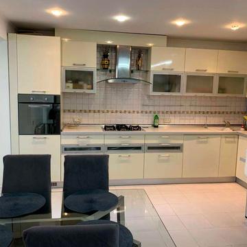 Добровольців вул. (Маршала Говорова), 3