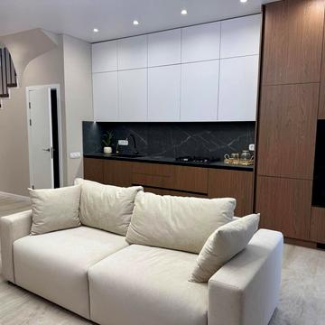 Макарівська вул., 1