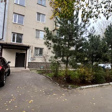 Лабораторна вул., 15