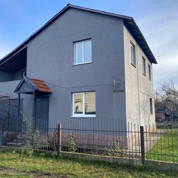 Жилий будинок на Довгому озері