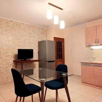 Воскресенська вул., 12-Б