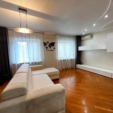 Архітектора Олега Петрова вул. (Чернишевського), 1-А