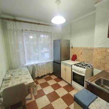 Академіка Корольова вул., 72