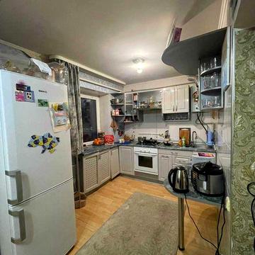 У продажу трикімнатна  квартира в районі McDonalds