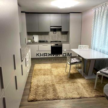 Центральна вул.