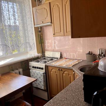 Нафтовиків вул., 5