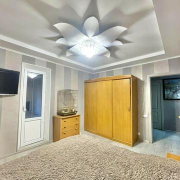 Академіка Заболотного вул., 56