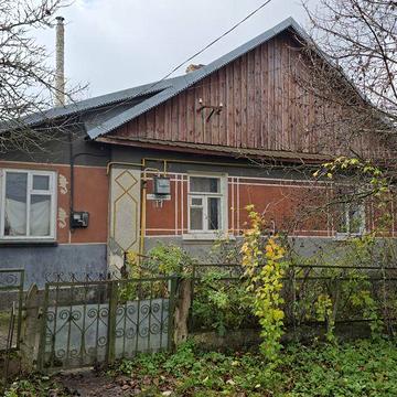 будинок у м. Волочиськ (вул. Руданського). Газ, зручності, 10 соток.