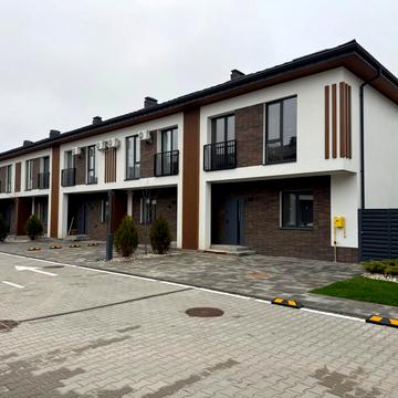 Харківська вул., 1