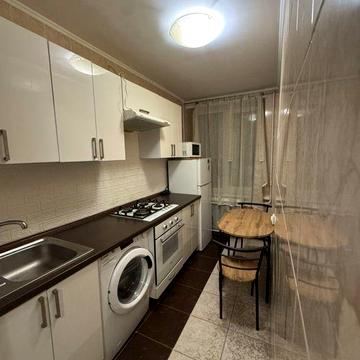 Продаж. Вул. Мостицька, 6, затишна 1 к.кв. з ремонтом