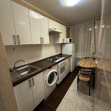 Продаж. Вул. Мостицька, 6, затишна 1 к.кв. з ремонтом