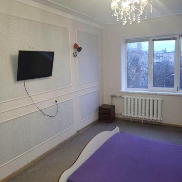 Здається 2х кімнатна квартира  з меблями  ( чешка)