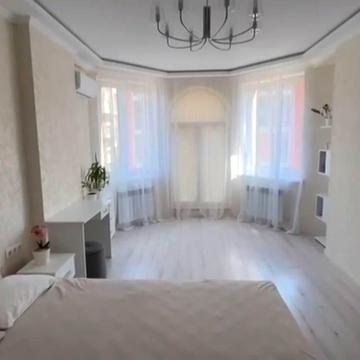 Дмитрівська вул., 75