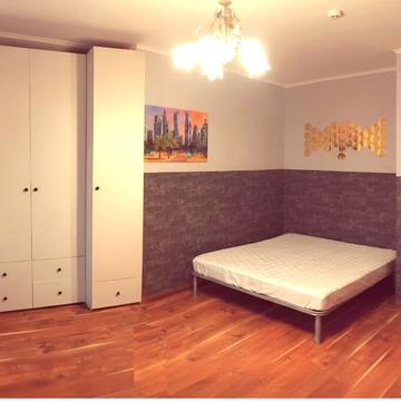 Воскресенська вул., 12-Б