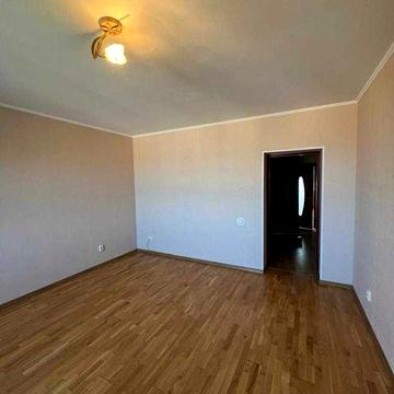 Продам 5-кімнатну квартиру на Мототреці