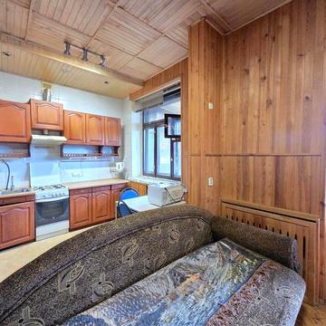 Продам 2х комнатную "сталинку ", Центр,  м. Защитников Украины