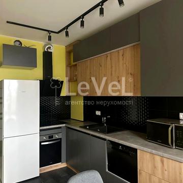 Академіка Заболотного вул., 1-Б